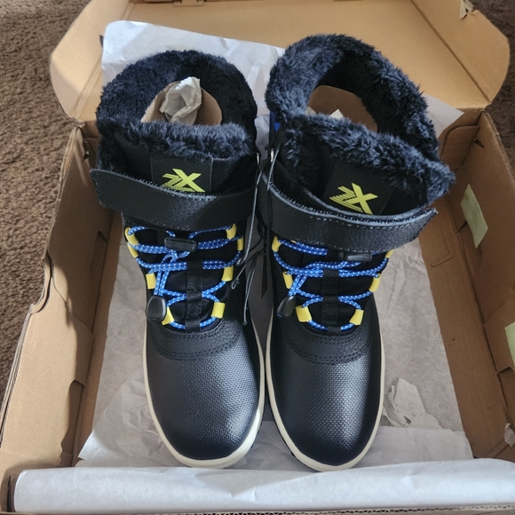 ZeroXposur Alaska wp winter boots new with box size 4Y big boy shoes waterproof - Picture 2 of 7